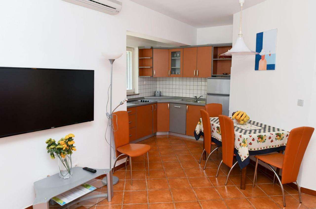Apartments Dvori Novalja Exterior photo