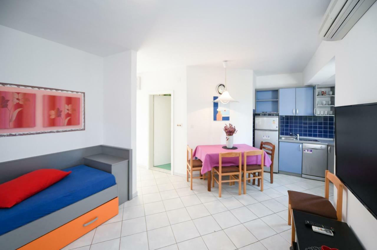 Apartments Dvori Novalja Exterior photo