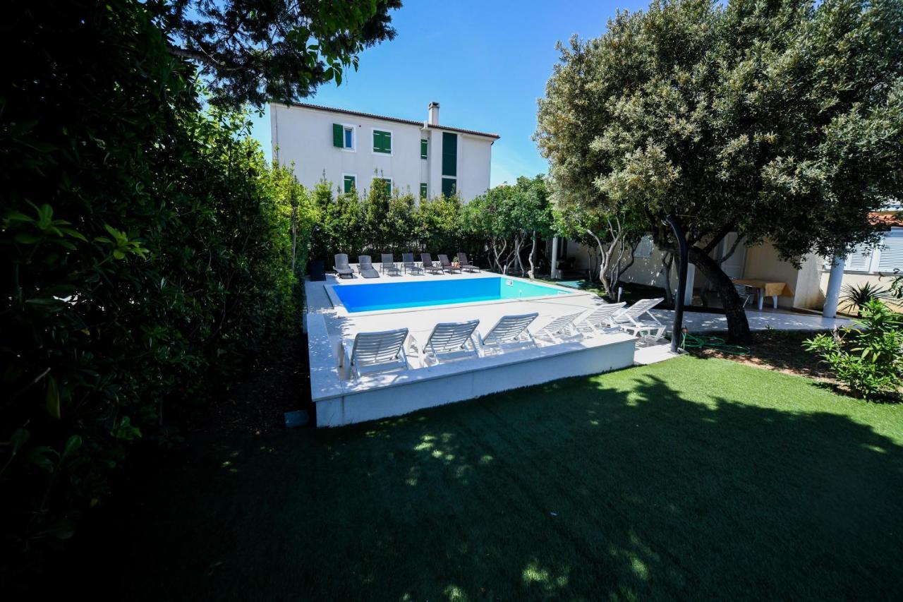 Apartments Dvori Novalja Exterior photo
